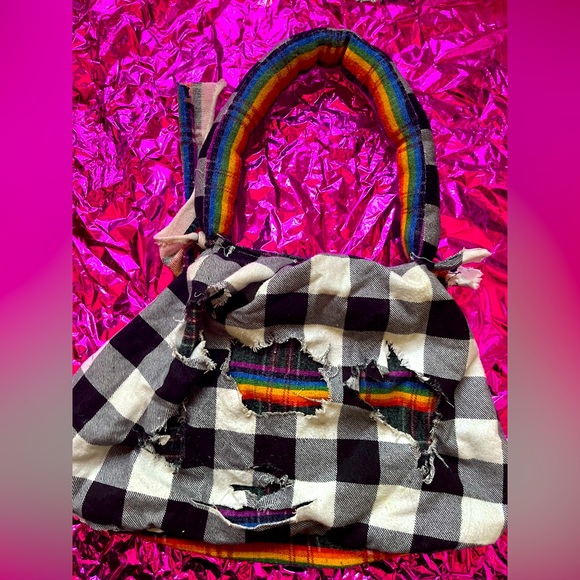 2NESSTITCHES RainBerry handbag - Picture 2 of 3